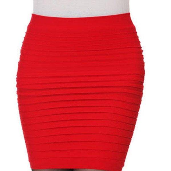 Červená sukně vrstvená